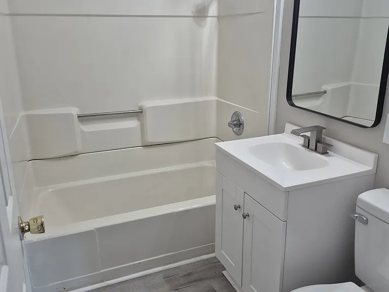 404 Wooddale Dr — Photo 10