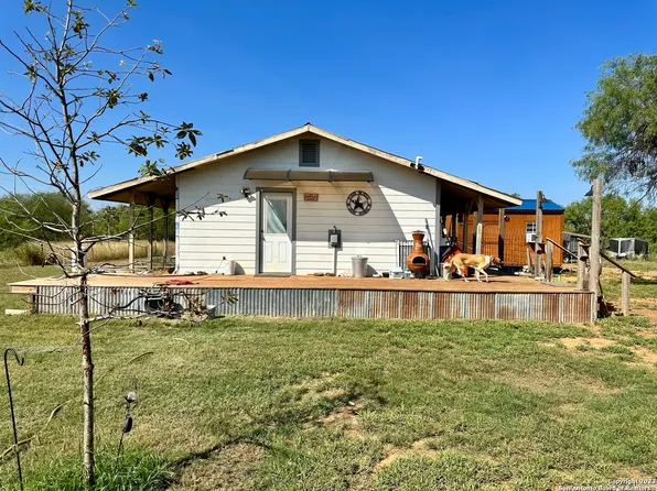 6700 Freddie Copps Road, Dilley, TX 78017
