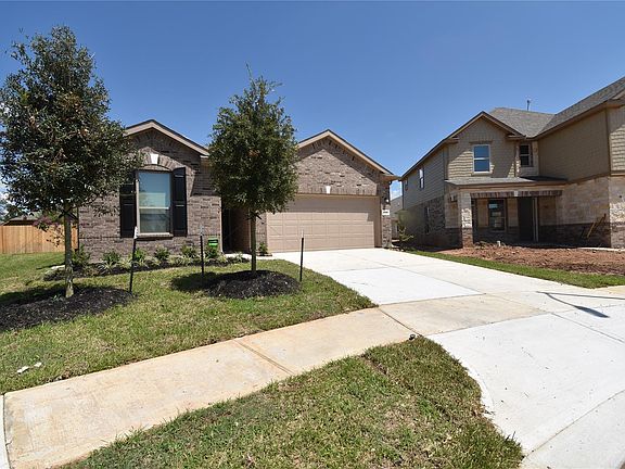 2nd image of 39205 Canyonville Ct