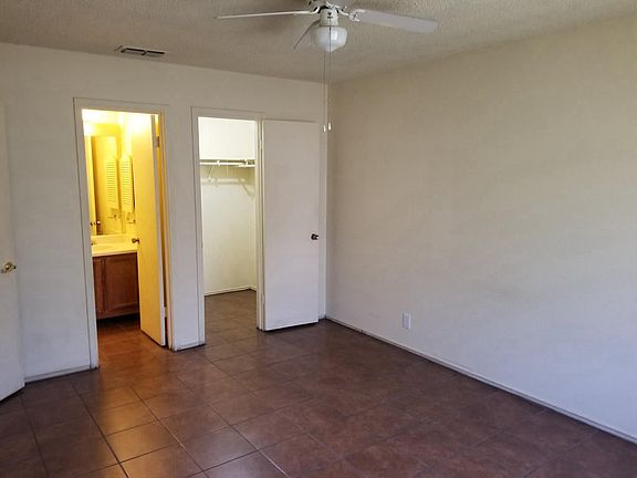 Bedroom W/Walk-in Closet