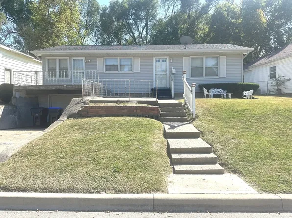 1304 W Wood St, Bloomington, IL 61701