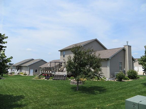 3rd image of 1214 Circle Dr