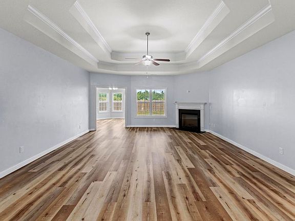 4th image of 461 Worsley Way