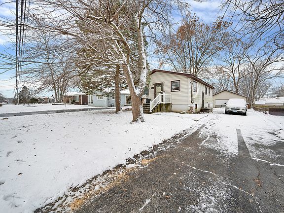 4th image of 15934 Lorel Ave