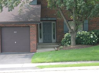 1841 Portsmouth Dr #10-3A, Lisle, IL 60532