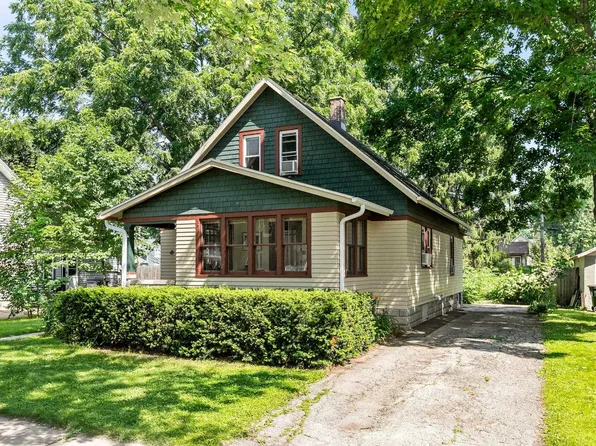 505 E Pine St, New London, WI 54961