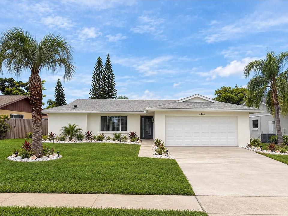 2442 Timbercrest Cir E