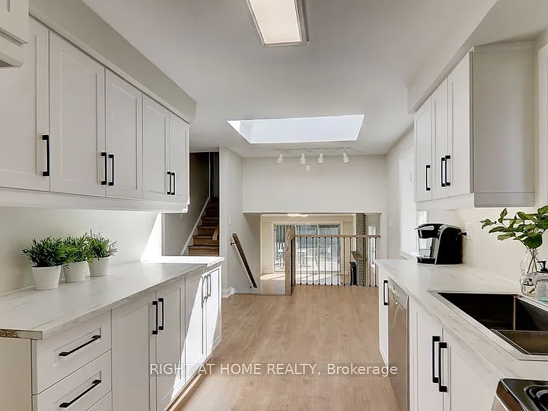 2126 Varency Dr — Photo 2
