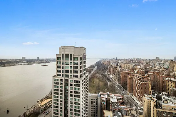 Rented by Keller Williams NYC | media 23