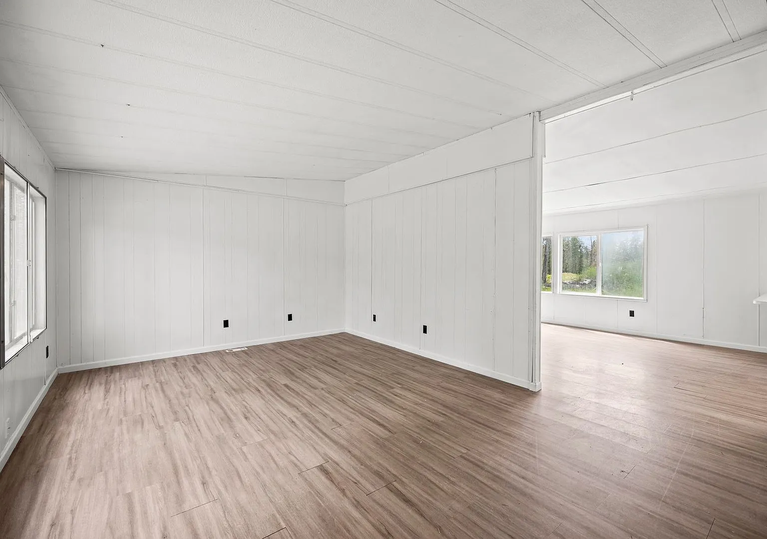 Single Level Springdale Home — Photo 3