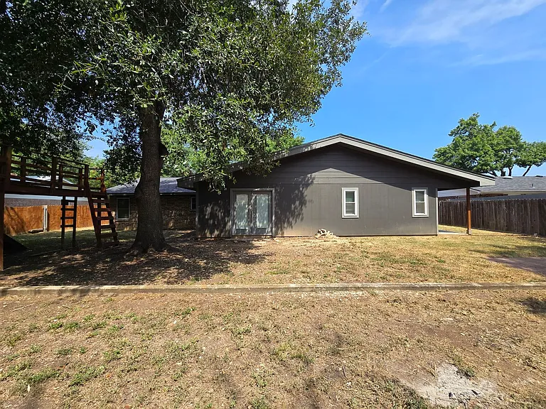1360 Poppy Ln — Photo 35