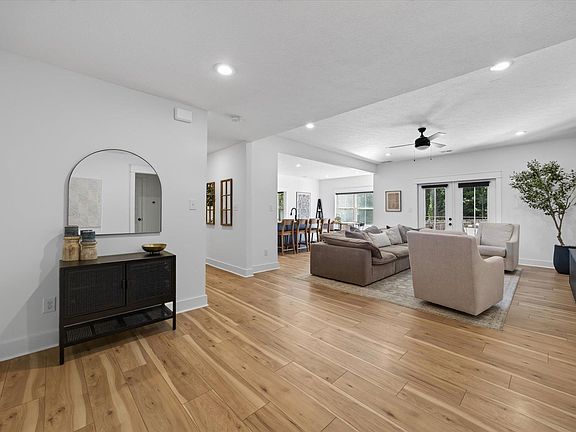 4th image of 602 Barton Woods Ln