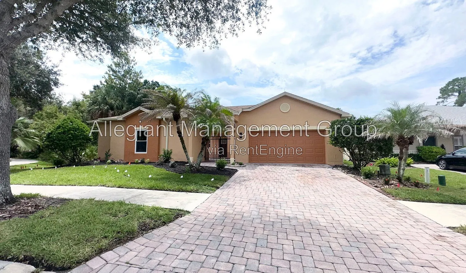 3 bed, 3.0 bath, 2339 sqft, $2,349 — Photo 2