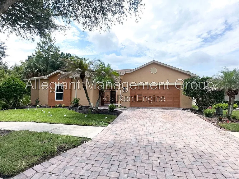 1287 Glendora Rd N — Photo 2