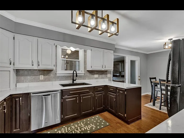 60 Gregory St S — Photo 10