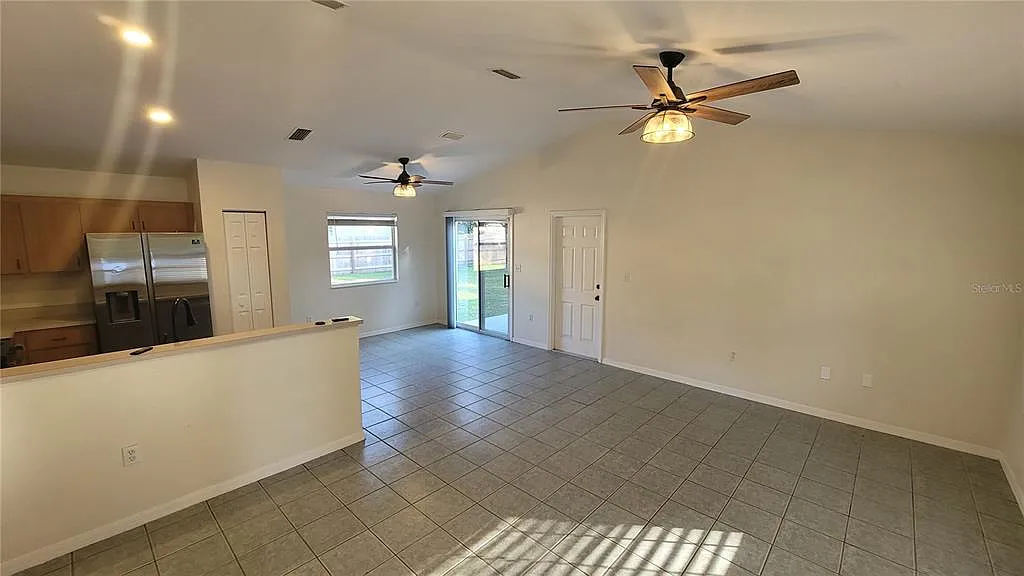 3 bed, 2.0 bath, 1200 sqft, $1,800 — Photo 2