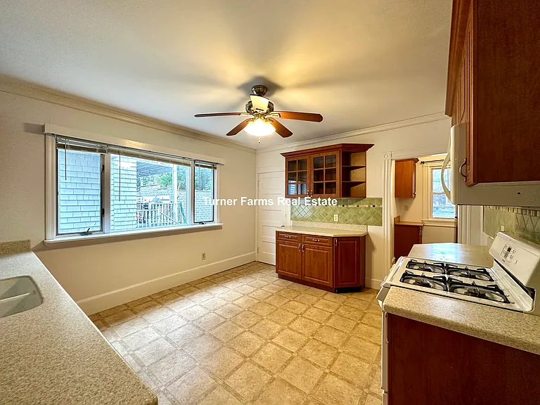 30 Roseclair St — Photo 32