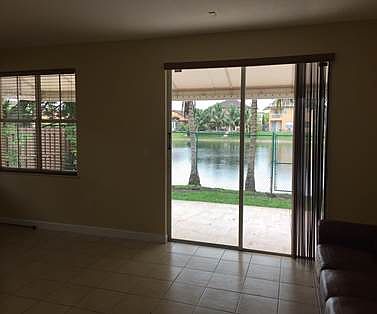 LAKE VIEW FAMILY ROOM