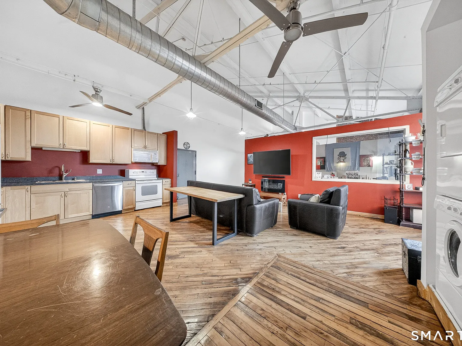 2 bed, 1.0 bath, 1065 sqft, $2,000 — Photo 2