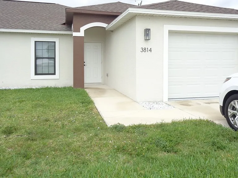 3816 SW 15th Pl — Photo 3