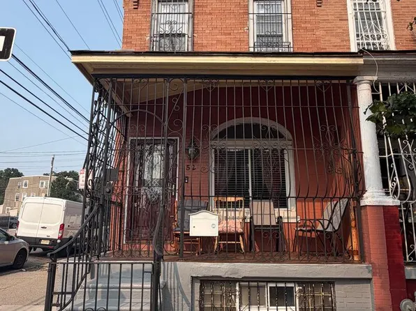 52 N 28th St, Camden, NJ 08105