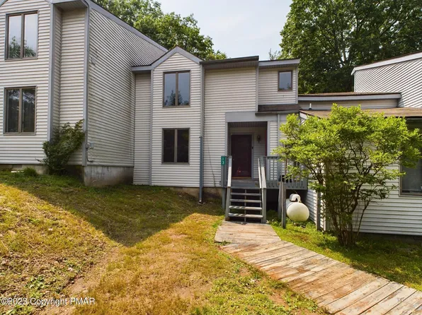 13 Castagnolia Dr, Lake Harmony, PA 18624