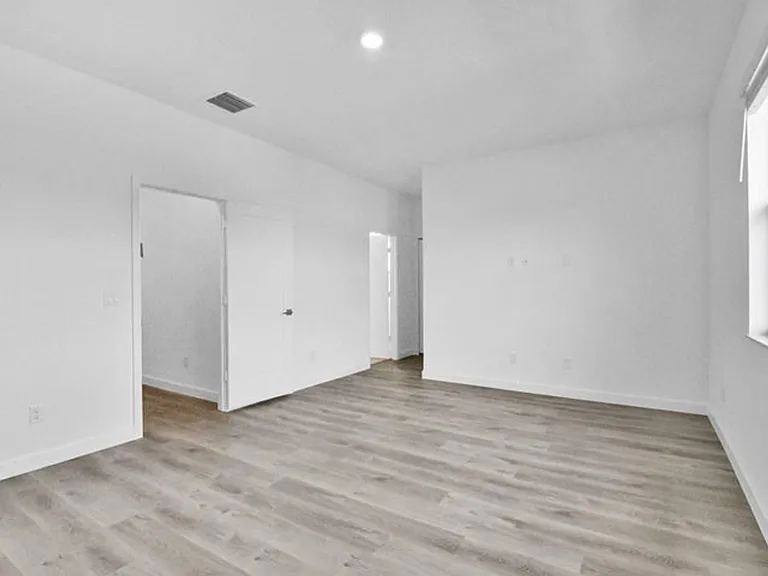 4074 Highland Oaks Dr — Photo 7
