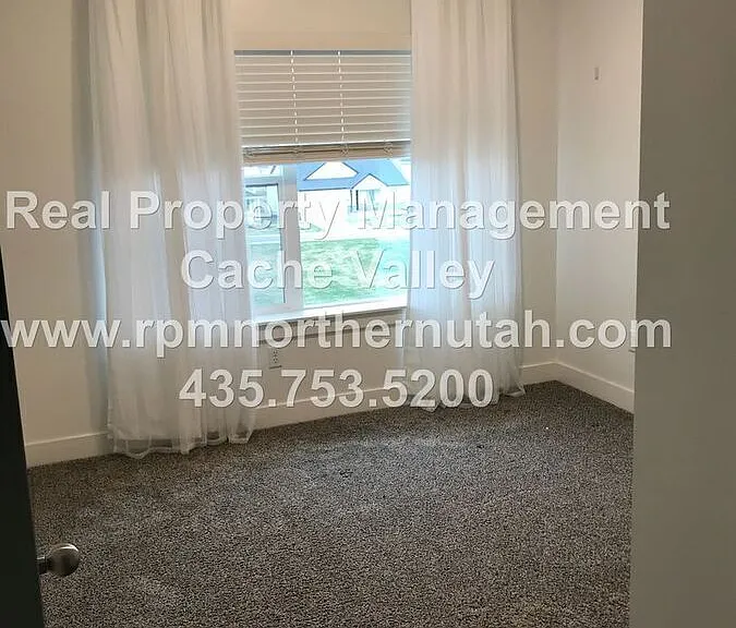 163 E 550 N #301 — Photo 27