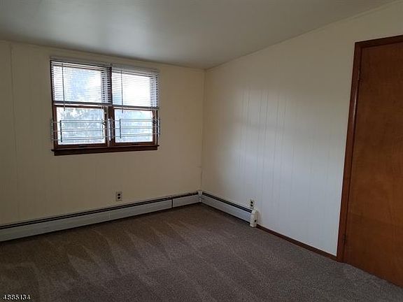 3rd image of 71 Jefferson Ave