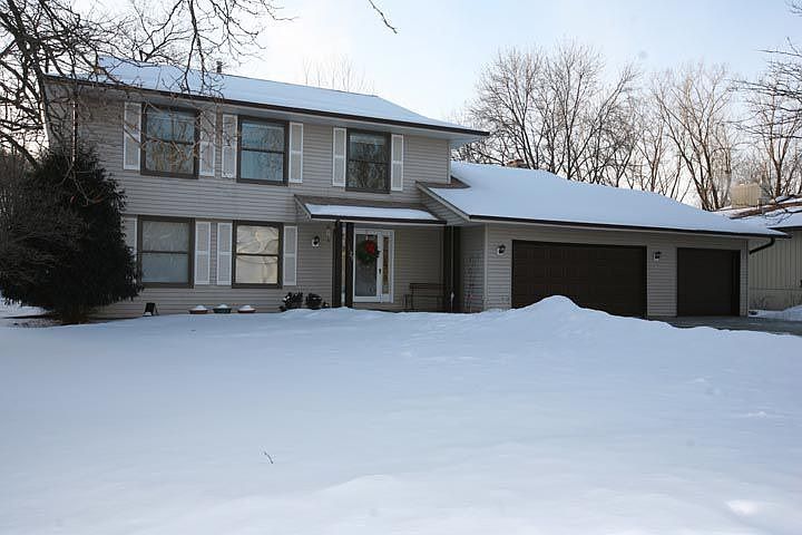 The house backs up to neighborhood park