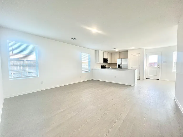712 Zuppino Ln — Photo 3