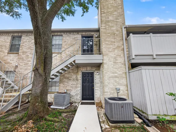 10725 Braes Bend Dr, Houston, TX 77071