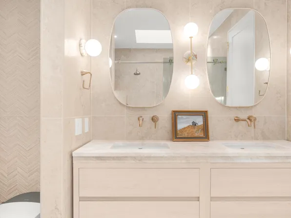 980 Metropolitan Avenue image 11 of 21