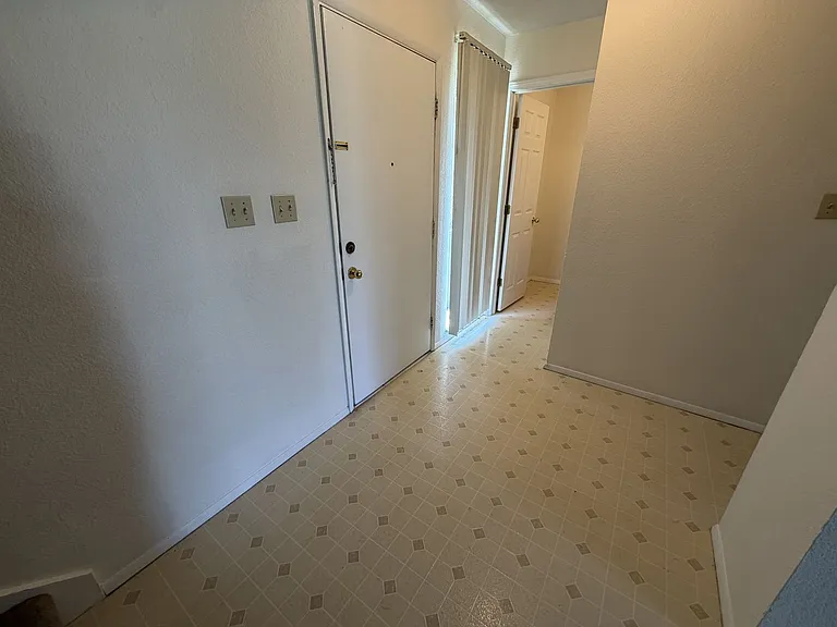 829 Southwest Blvd #I — Photo 4
