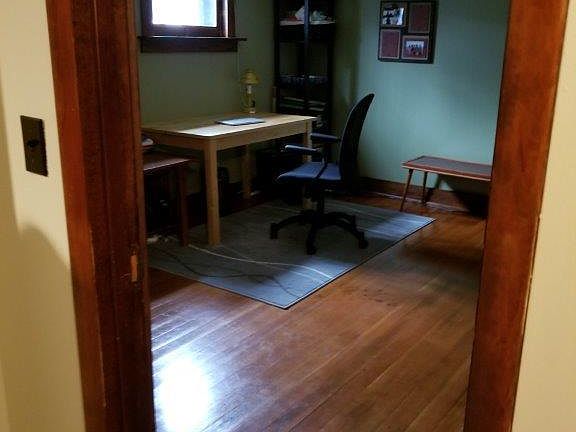 4th image of 906 E Park Ave #1