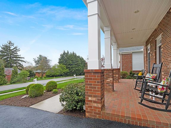 3rd image of 709 Kentwood Dr
