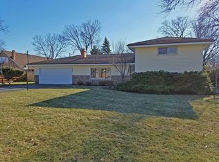 3333 Bellwood Ln, Glenview, IL 60026