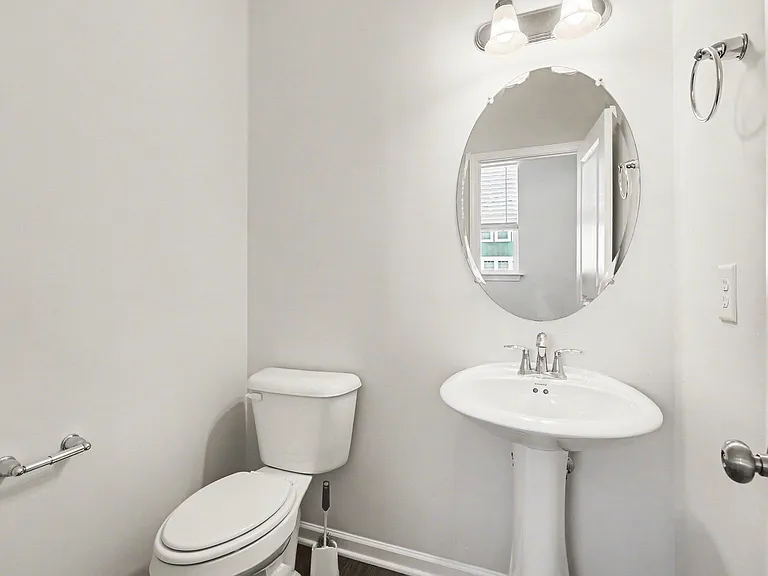 1221 Commack Dr — Photo 11