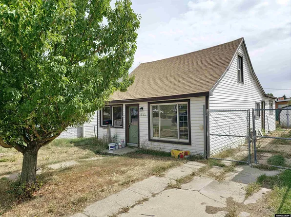 633 9th St, Evanston, WY 82930