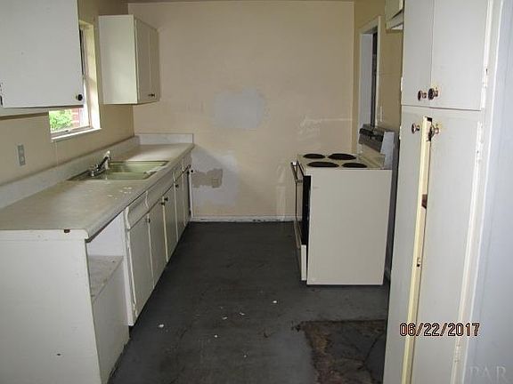3rd image of 6419 Julia Dr
