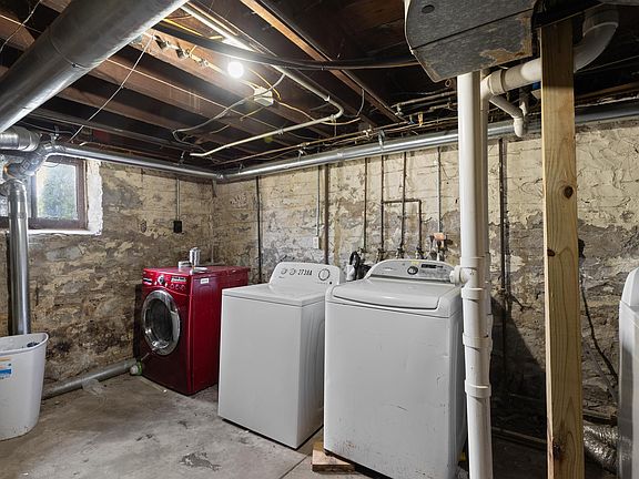 3rd image of 2738 Hampton Ave