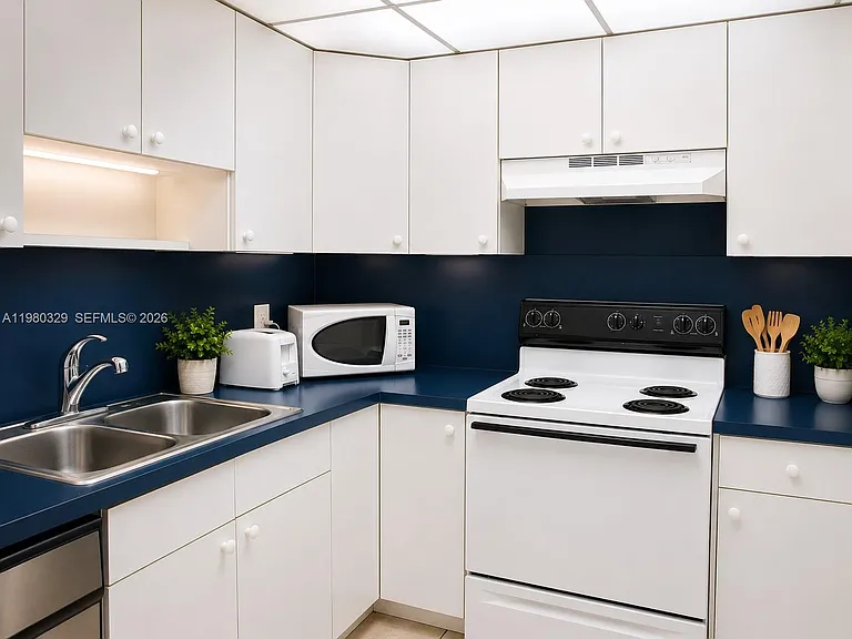 400 Kings Point Dr #812 — Photo 9