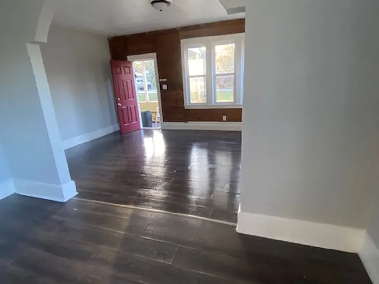 315 S Winslow Ave — Photo 4