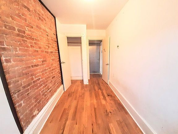 5th image of 522 Putnam Ave APT 3R