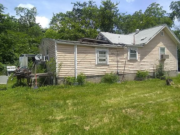 4th image of 8042 Montgall Ave