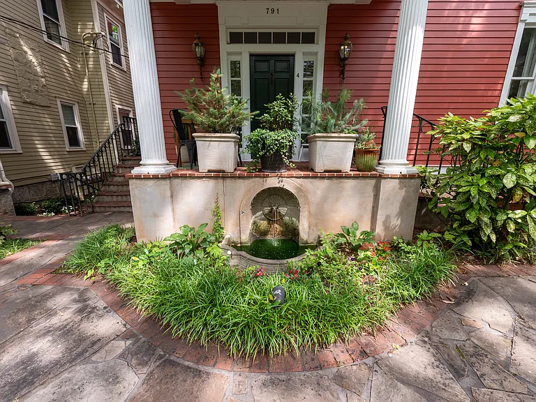 791 Myrtle St NE — Photo 30