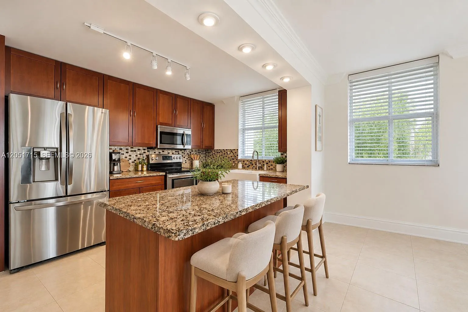 North Bay Villas Condo — Photo 2
