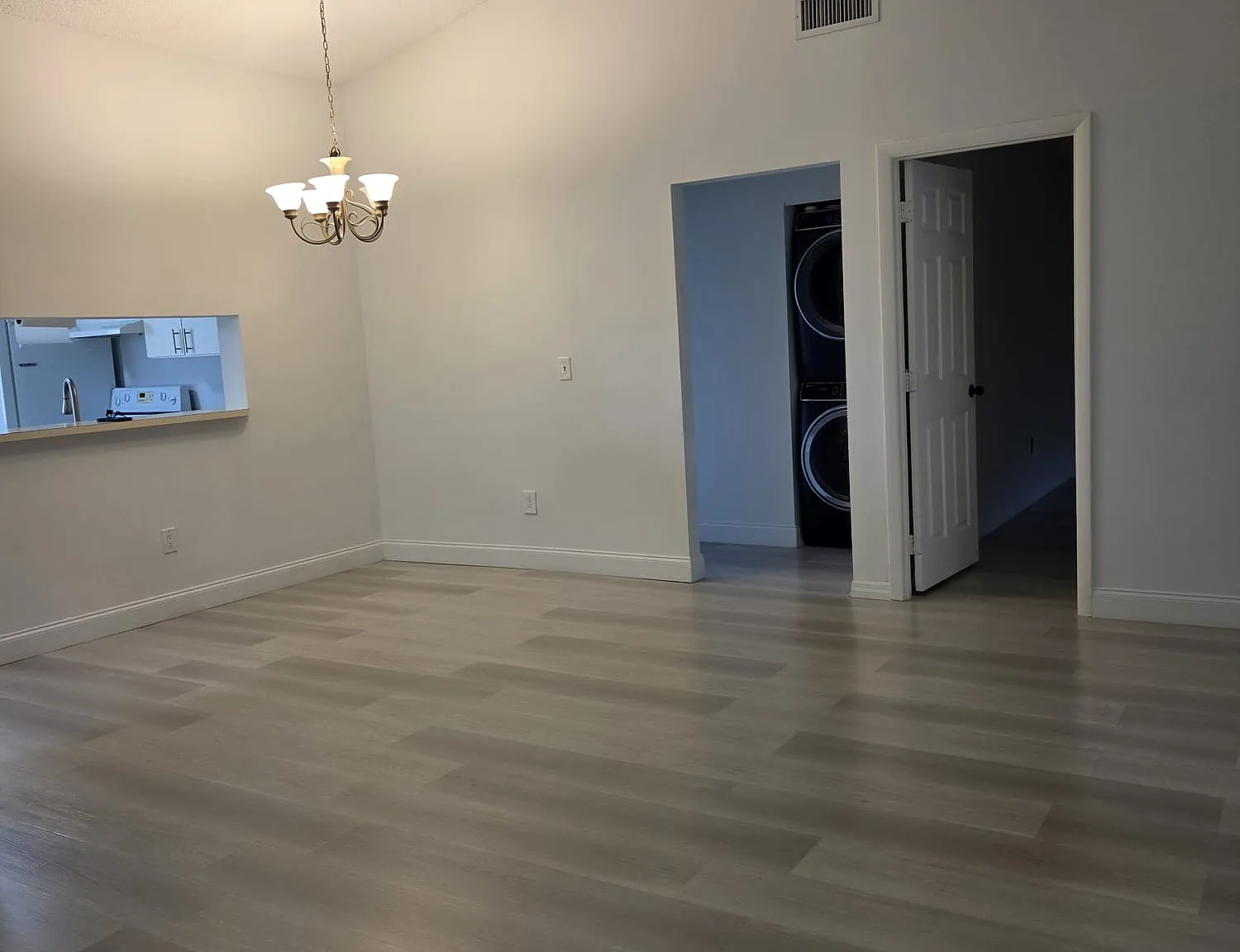 3 bed, 1100 sqft, $2,300 — Photo 4