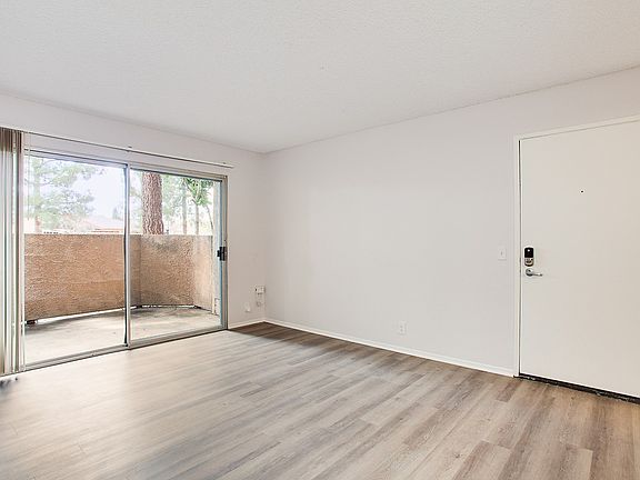 3rd image of 1733 Cochran St #11G