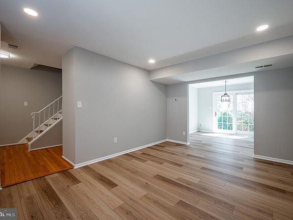 5th image of 5503 Hollins Ln